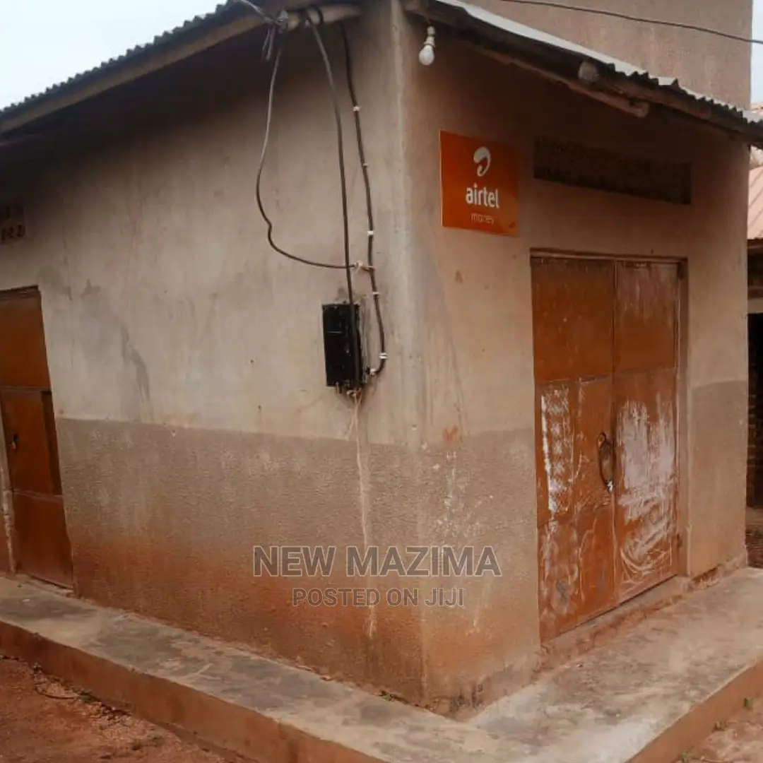 3bdrm House in Nabingo Town, Division a for Sale