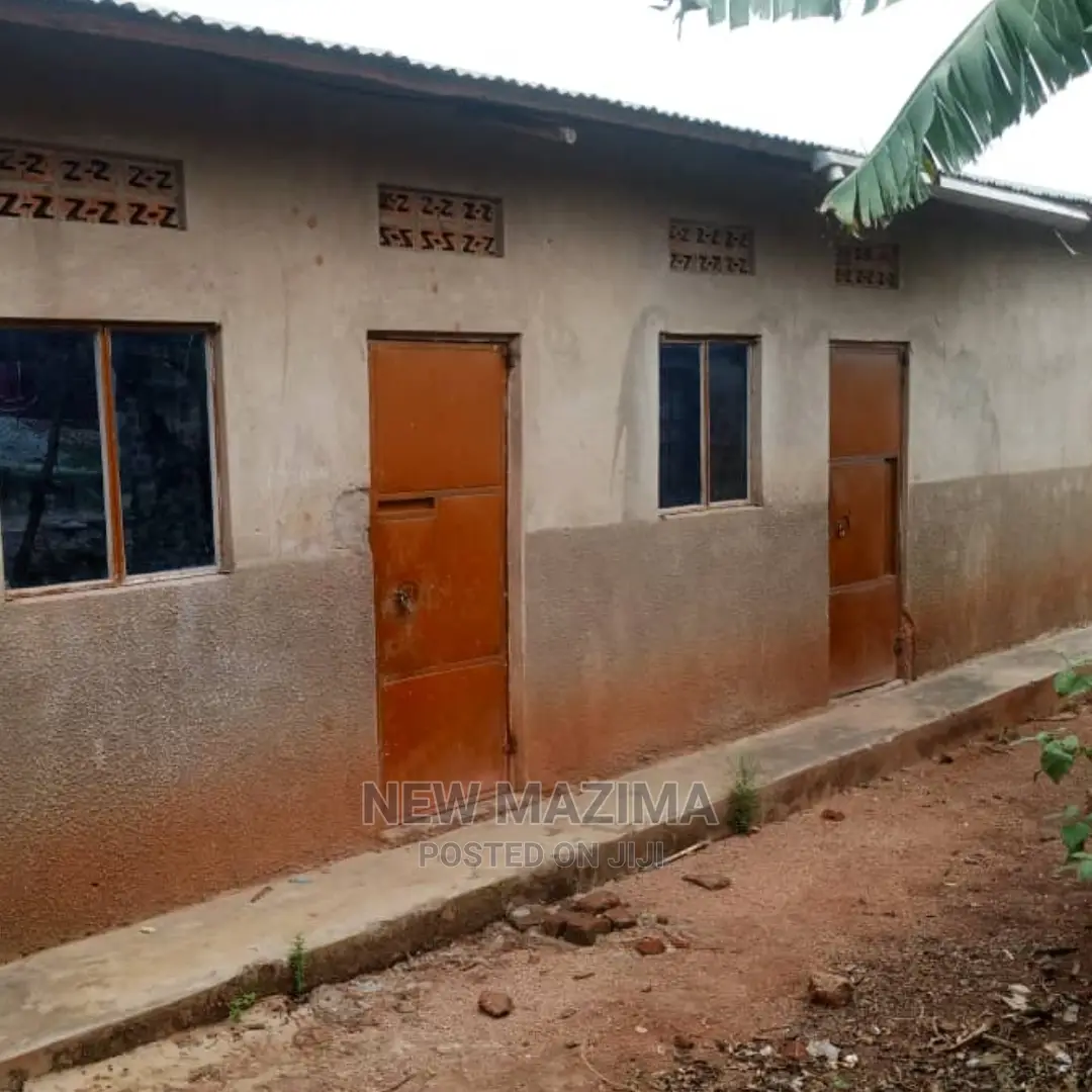 3bdrm House in Nabingo Town, Division a for Sale