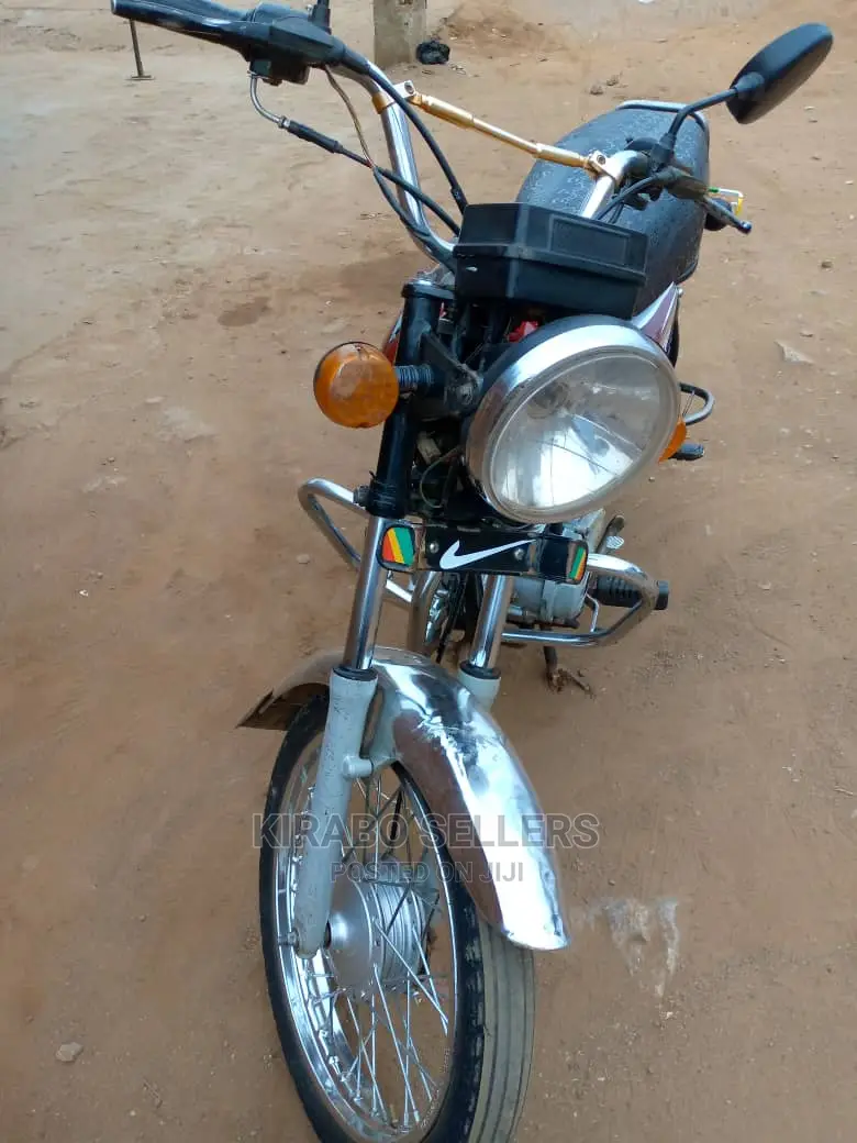 Bajaj Boxer 2019 Orange