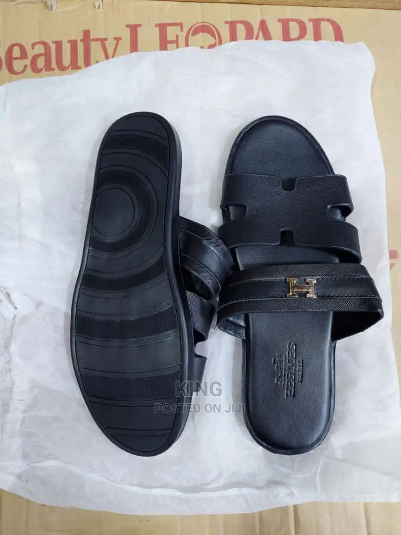 Plaque Sandals