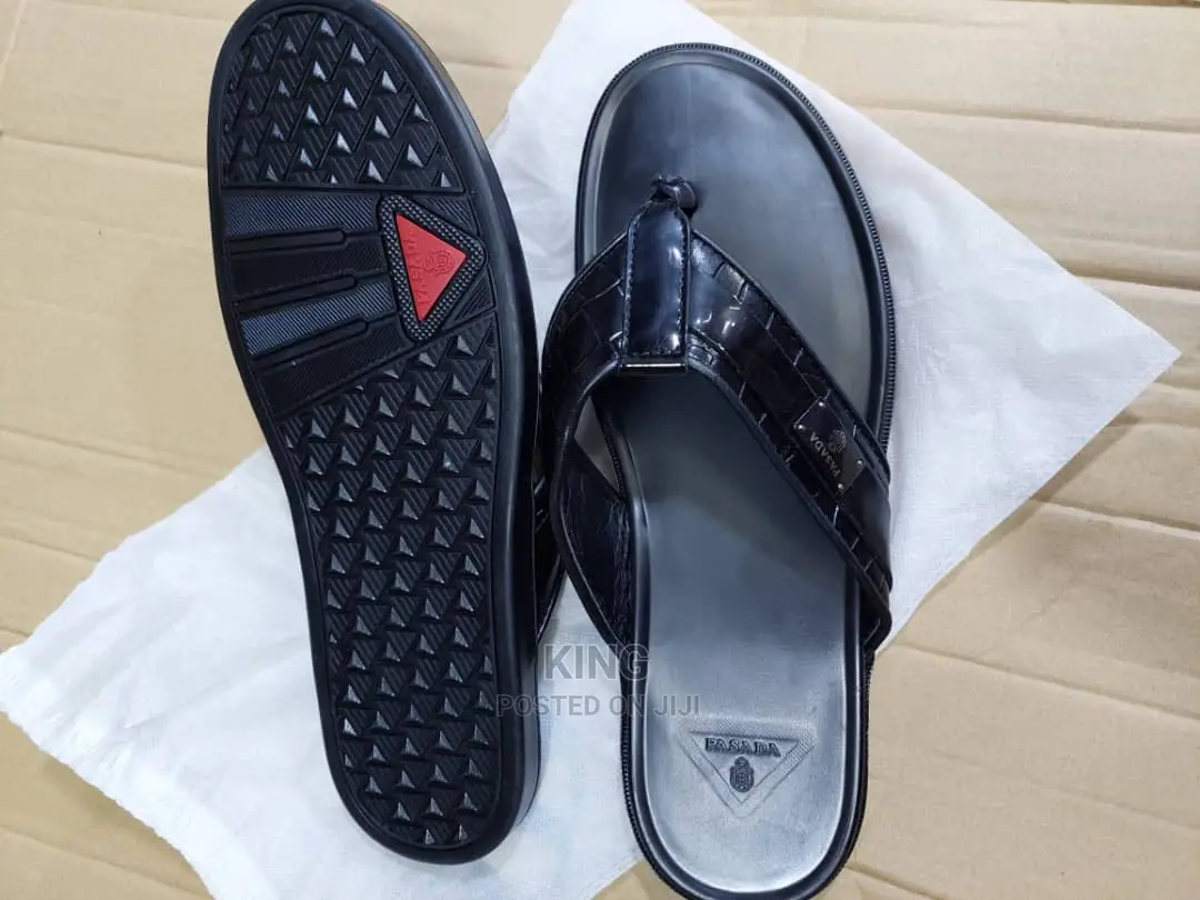 Plaque Sandals