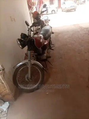 Bajaj Boxer 2017 Purple