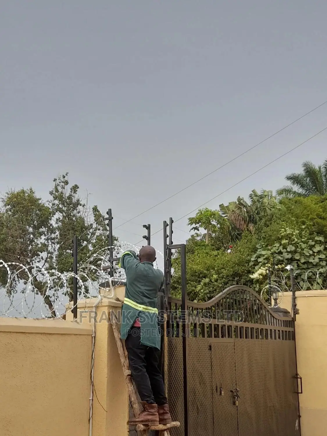 Electric Wire Fencing With Razor Wire