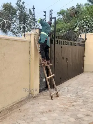 Electric Wire Fencing With Razor Wire