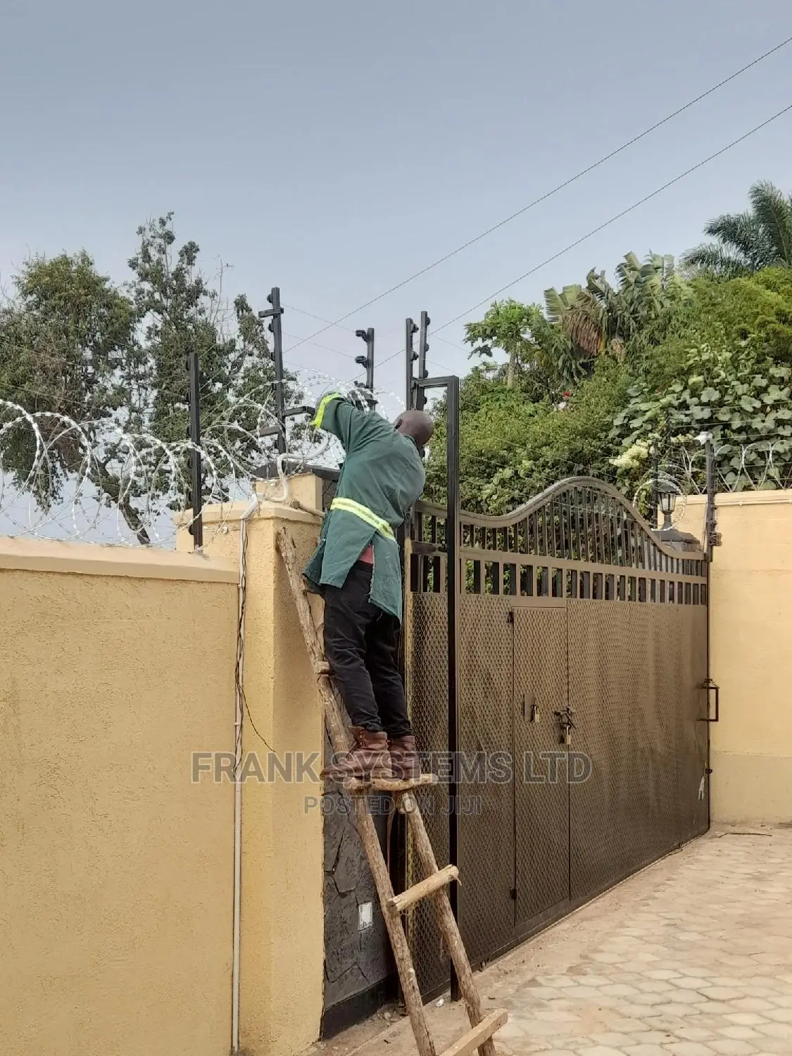 Electric Wire Fencing With Razor Wire