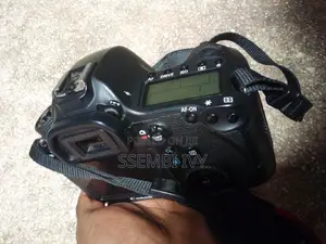 Canon: Eos:6D Body.