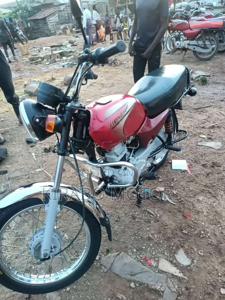 New Bajaj Boxer 2022 Beige