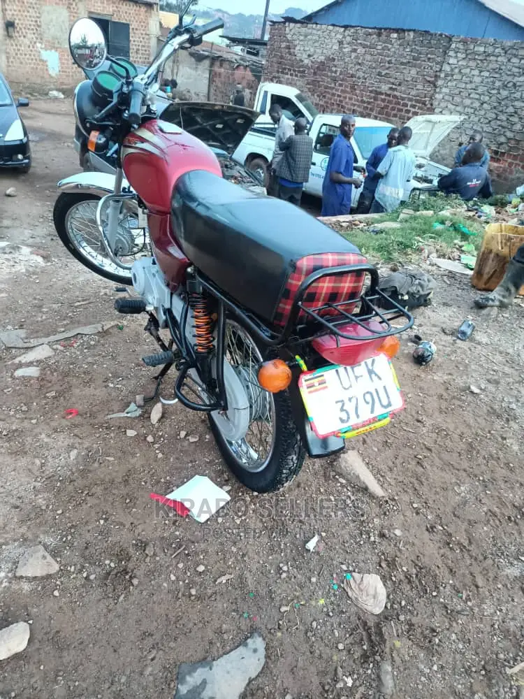 New Bajaj Boxer 2022 Beige