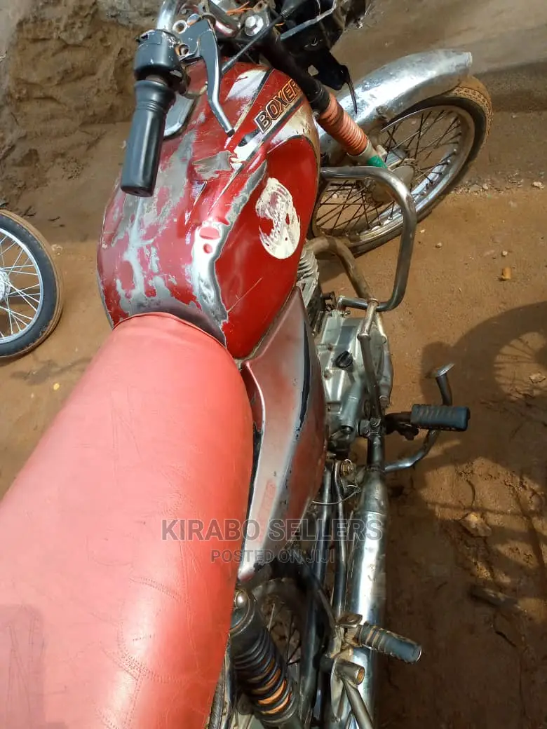 Bajaj Boxer 2019 White