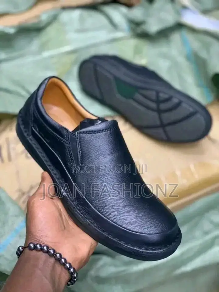 Comfortable Clarks Loafer Shoes-Black Brown