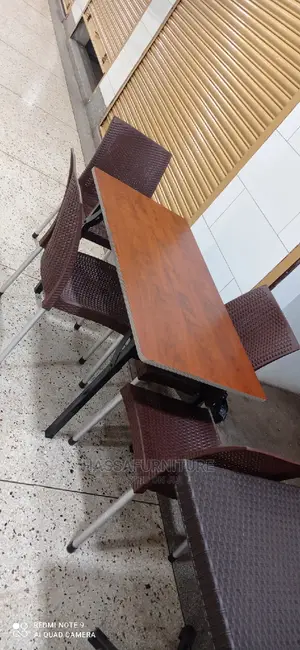 4seaters Dining Table
