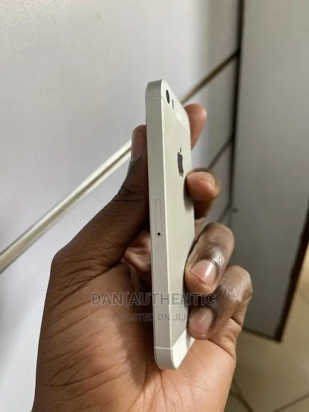 iPhone SE Silver 32 GB Y!mobile スマートフォン本体