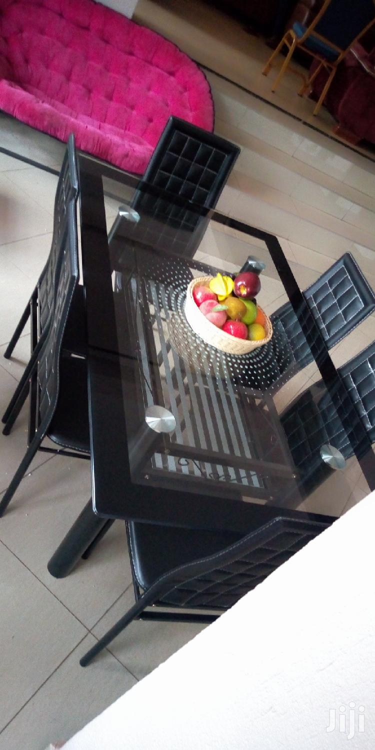 Glass Dinner Table 6seaters