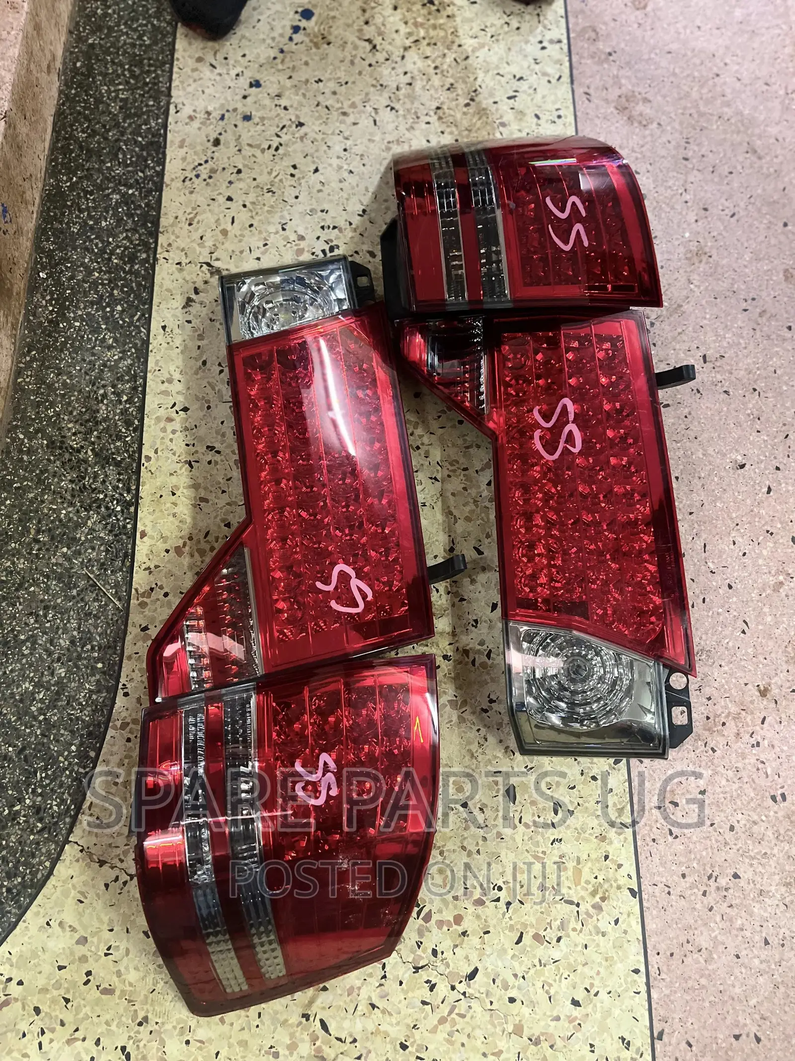 Toyota Alphard Eagles Eye Taillights