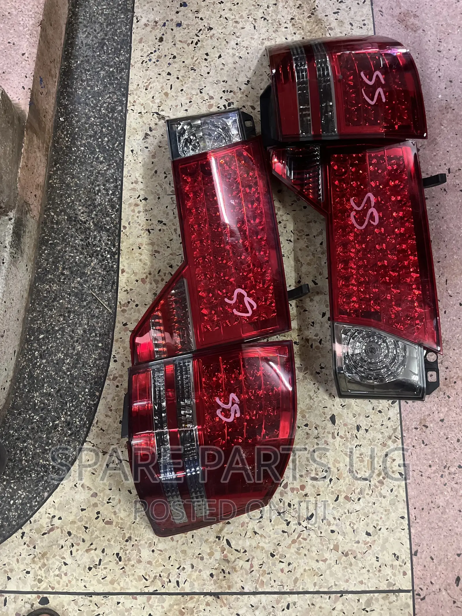Toyota Alphard Eagles Eye Taillights