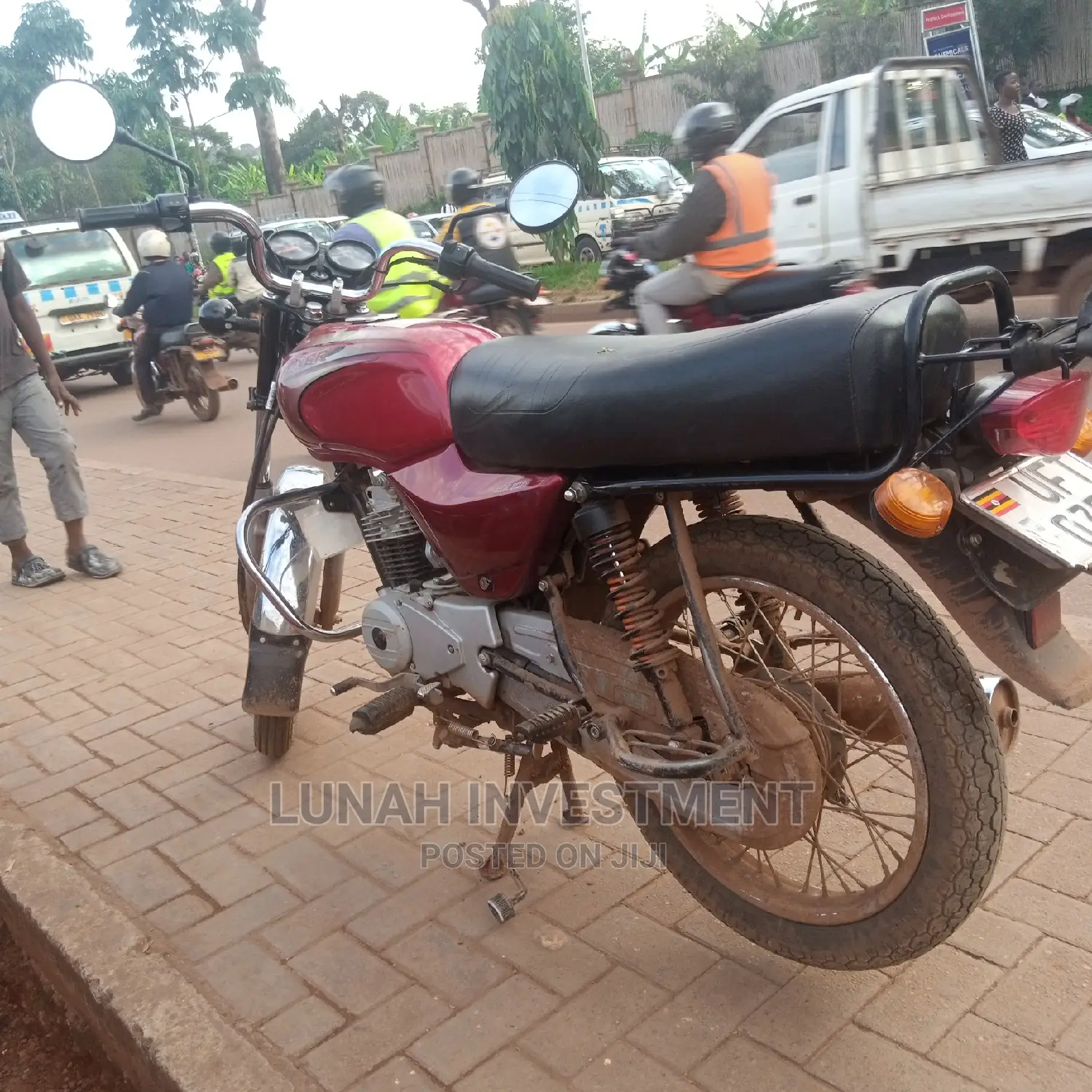 Bajaj Boxer 2023 Brown