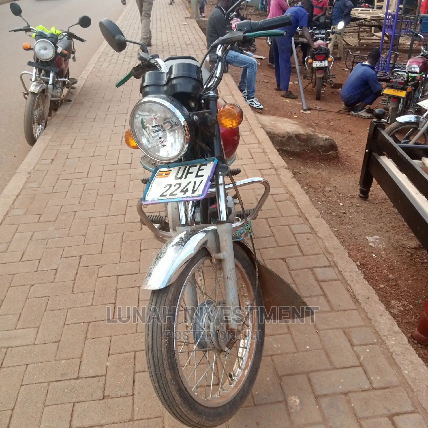 New Bajaj Boxer 2022 Silver
