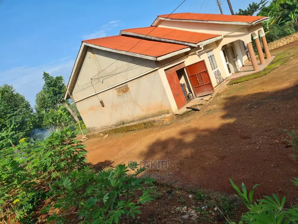 4bdrm Bungalow in Kakiri for sale
