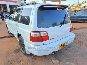 Subaru Forester 2.0 S 2000 White