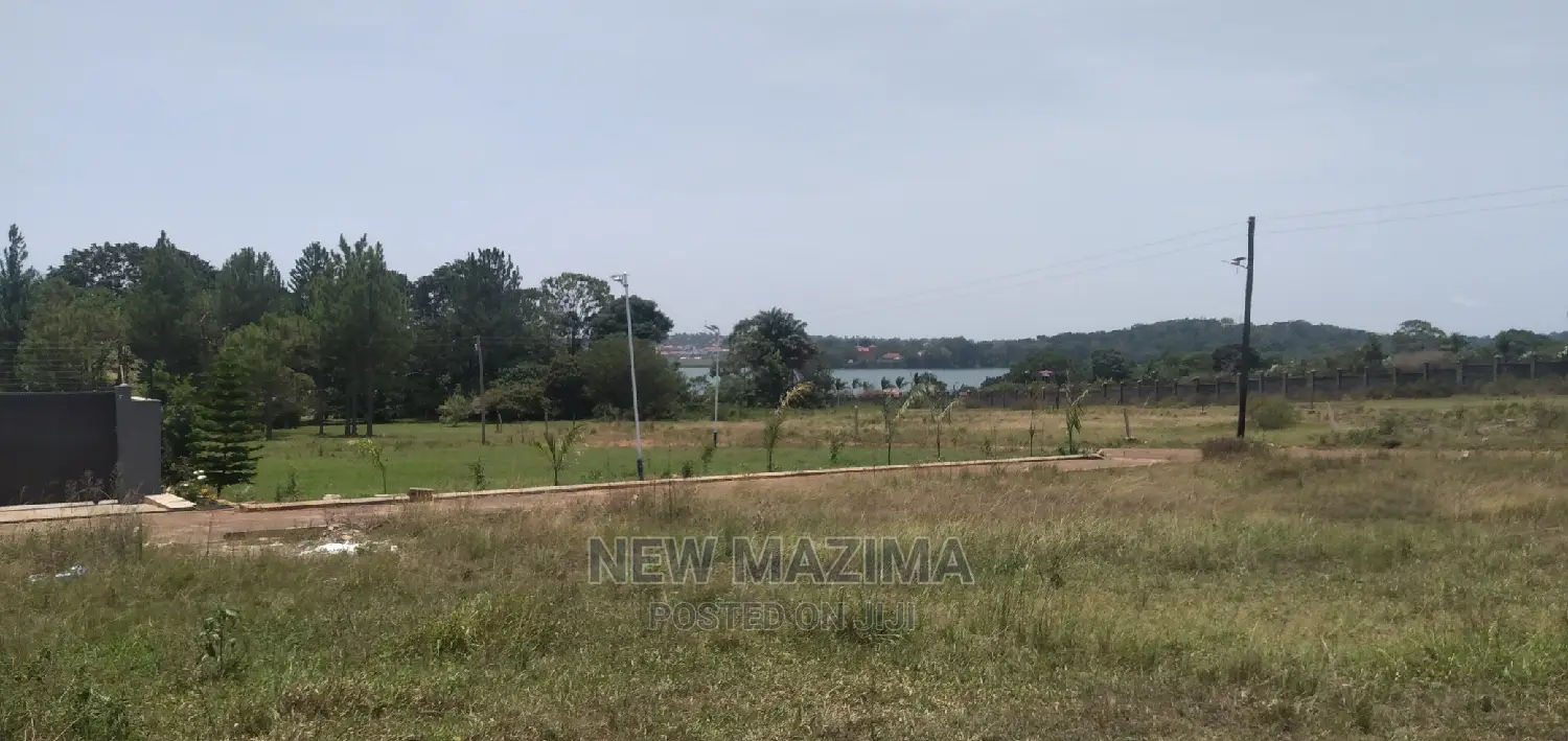 Kawuku Ntebe Rd Affordable Plots With Clear Lake View Onsale
