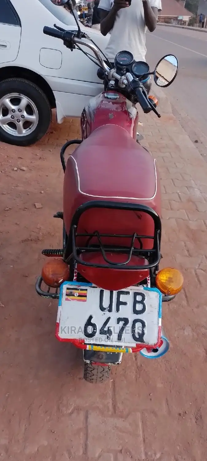 New Bajaj Boxer 2022 Silver