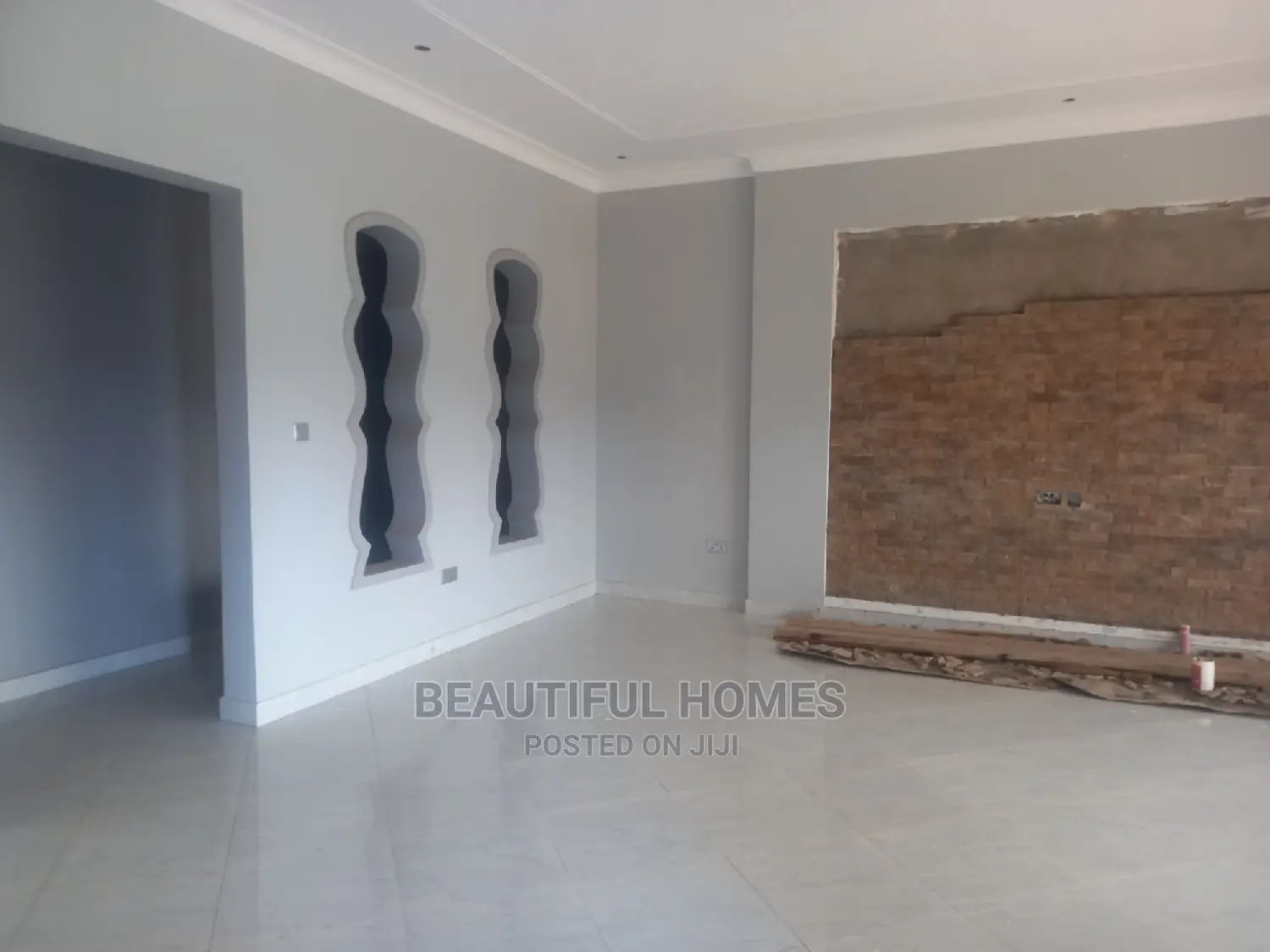 Furnished 4bdrm Bungalow in Kira Corporate for Sale