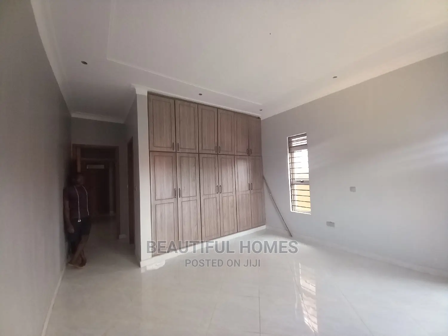 Furnished 4bdrm Bungalow in Kira for Sale