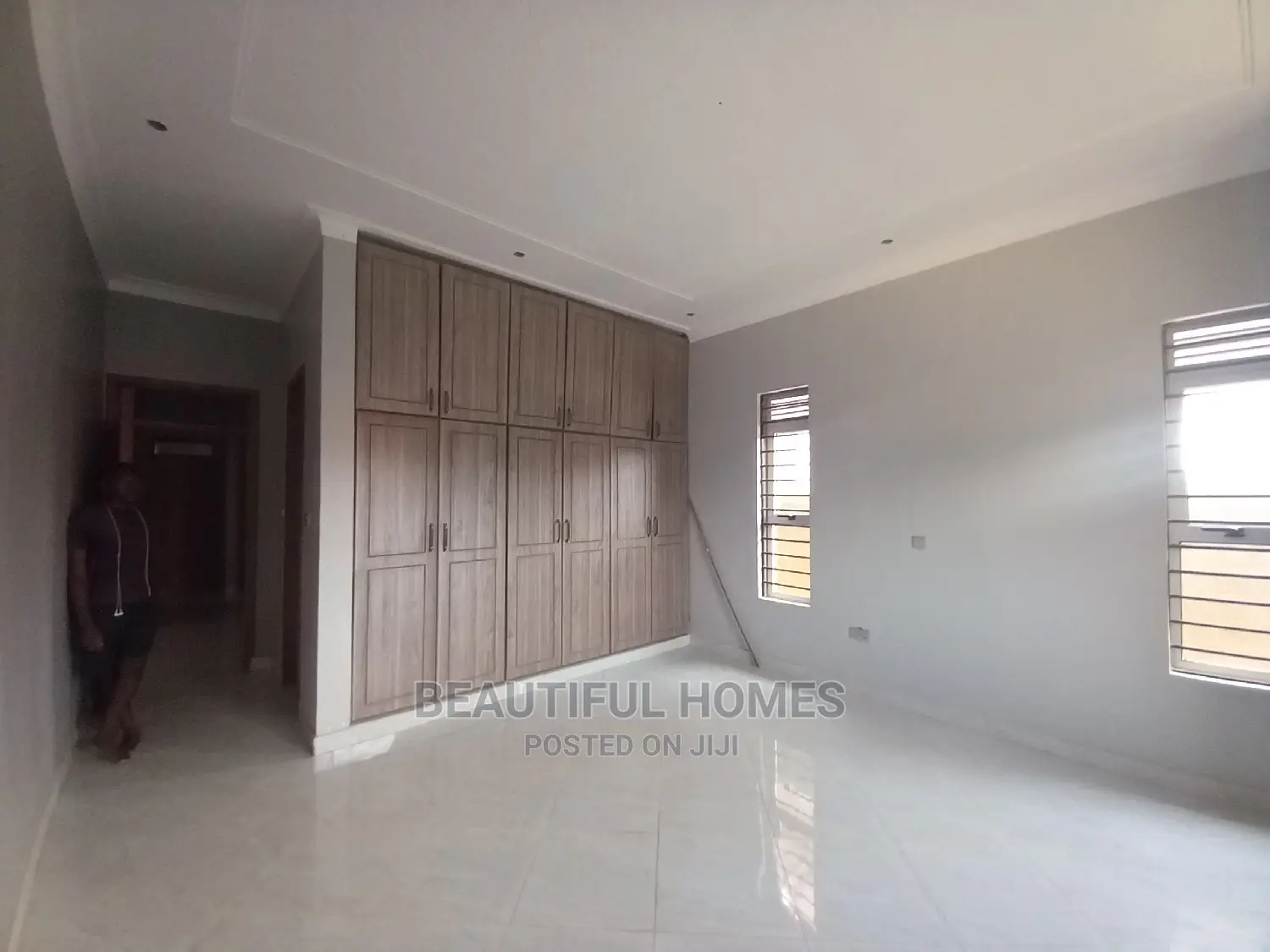 Furnished 4bdrm Bungalow in Kira for Sale