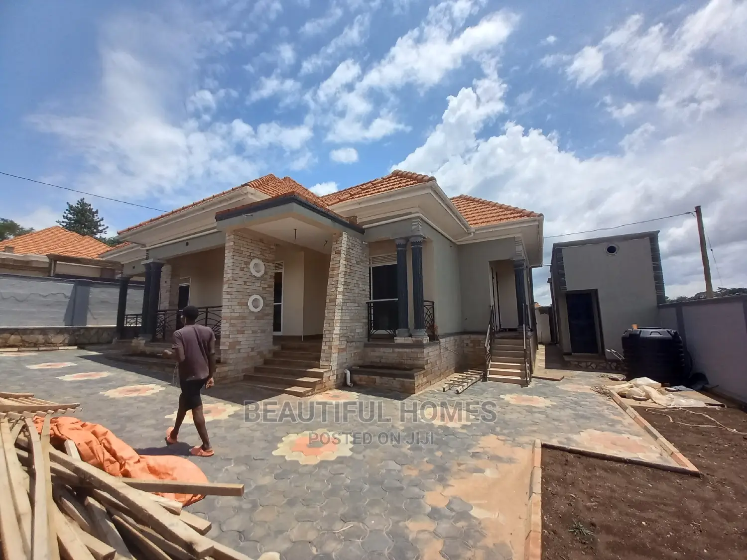 Furnished 4bdrm House in Kira Corporates for Sale