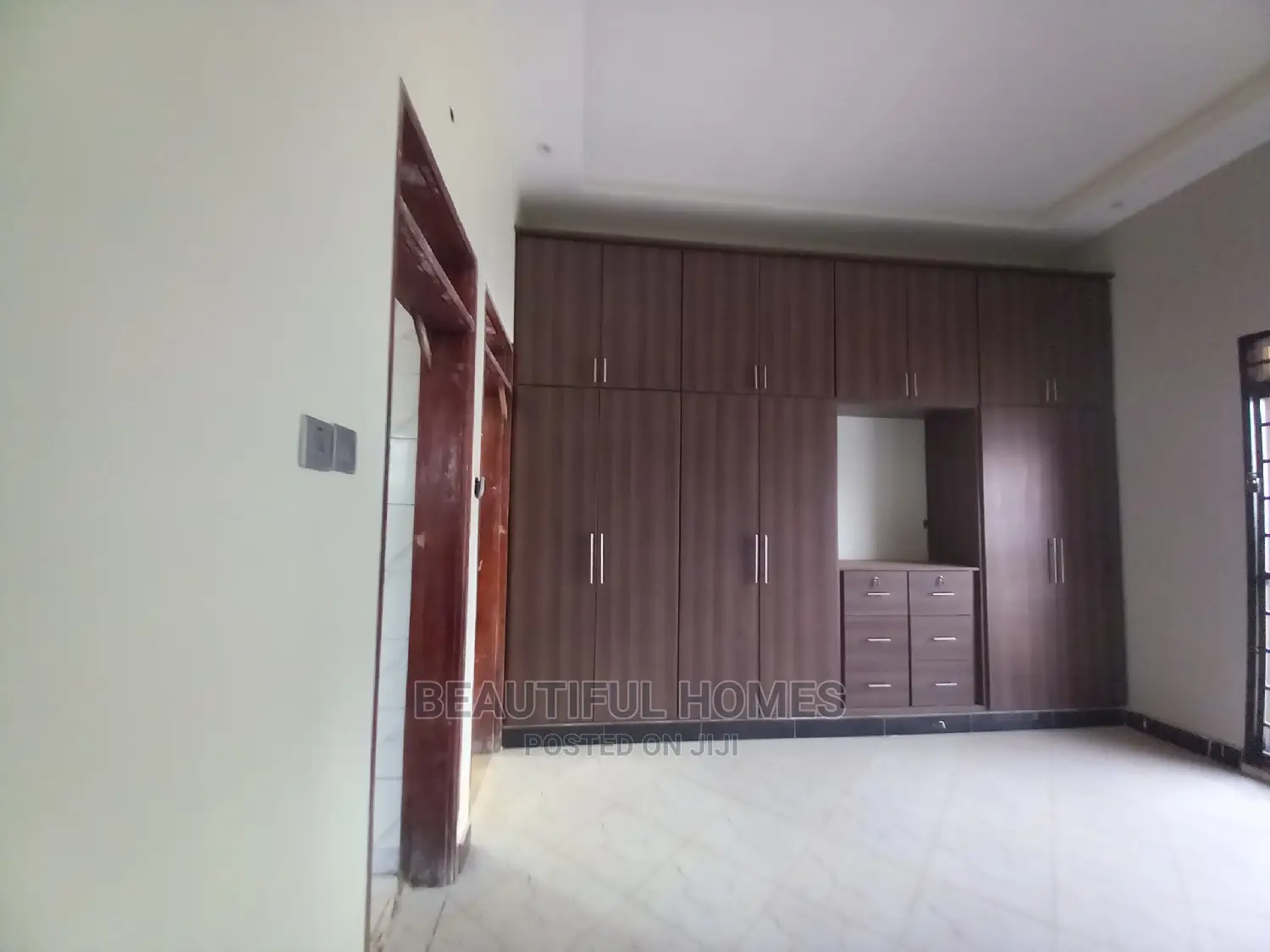 Furnished 4bdrm House in Kira Corporates for Sale