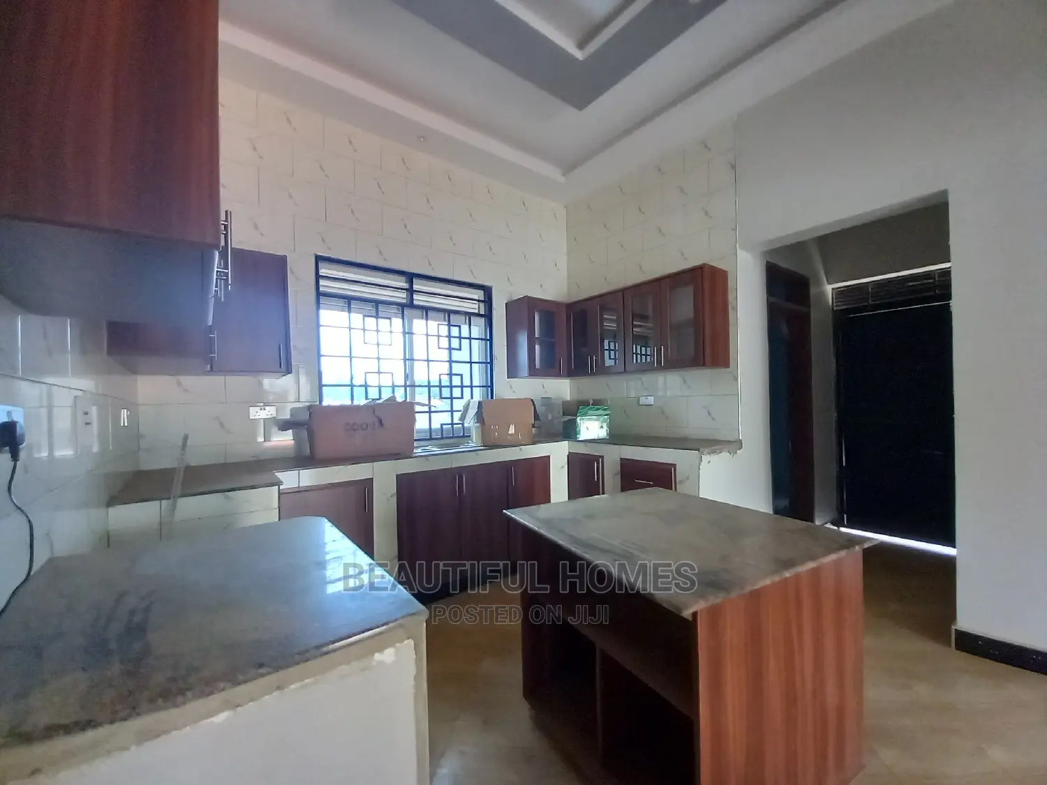 Furnished 4bdrm House in Kira for Sale