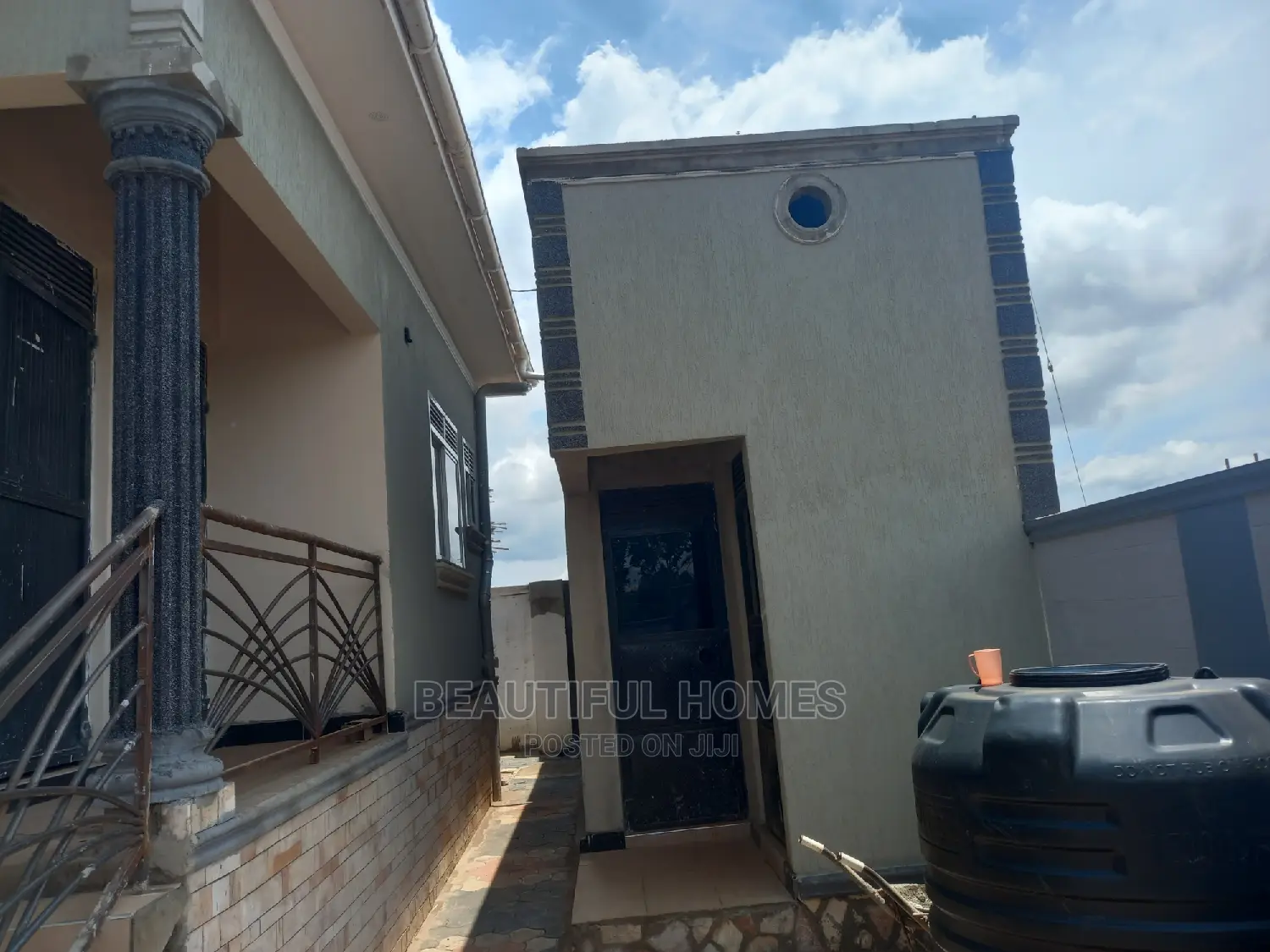 Furnished 4bdrm House in Kira Posh for Sale