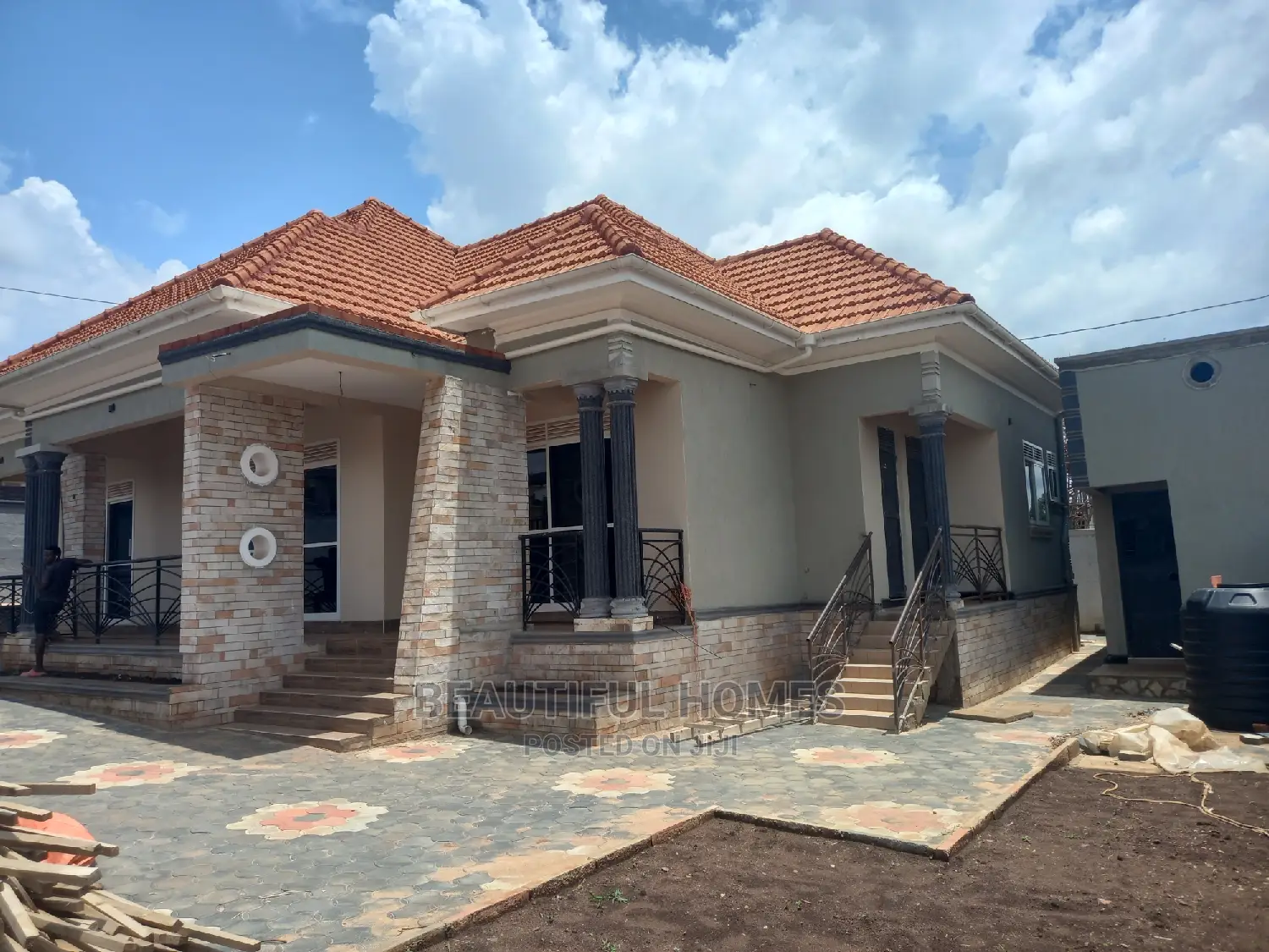 Furnished 4bdrm House in Kira Posh for Sale