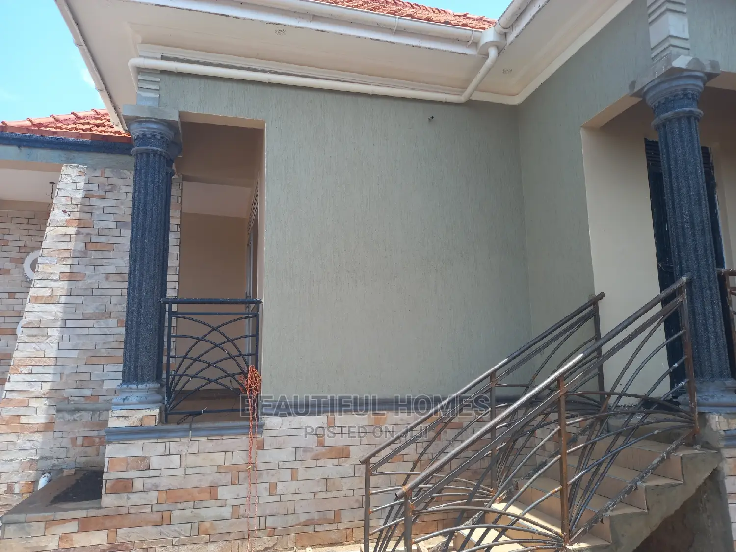 Furnished 4bdrm House in Kira Posh for Sale