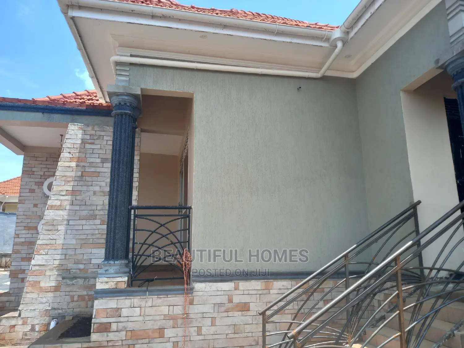 Furnished 4bdrm House in Kira Posh for Sale