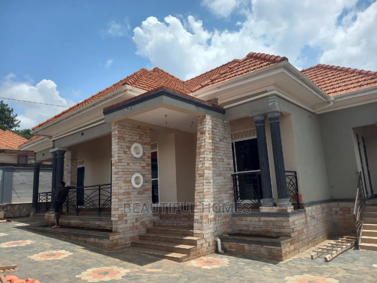Furnished 4bdrm House in Kira for Sale