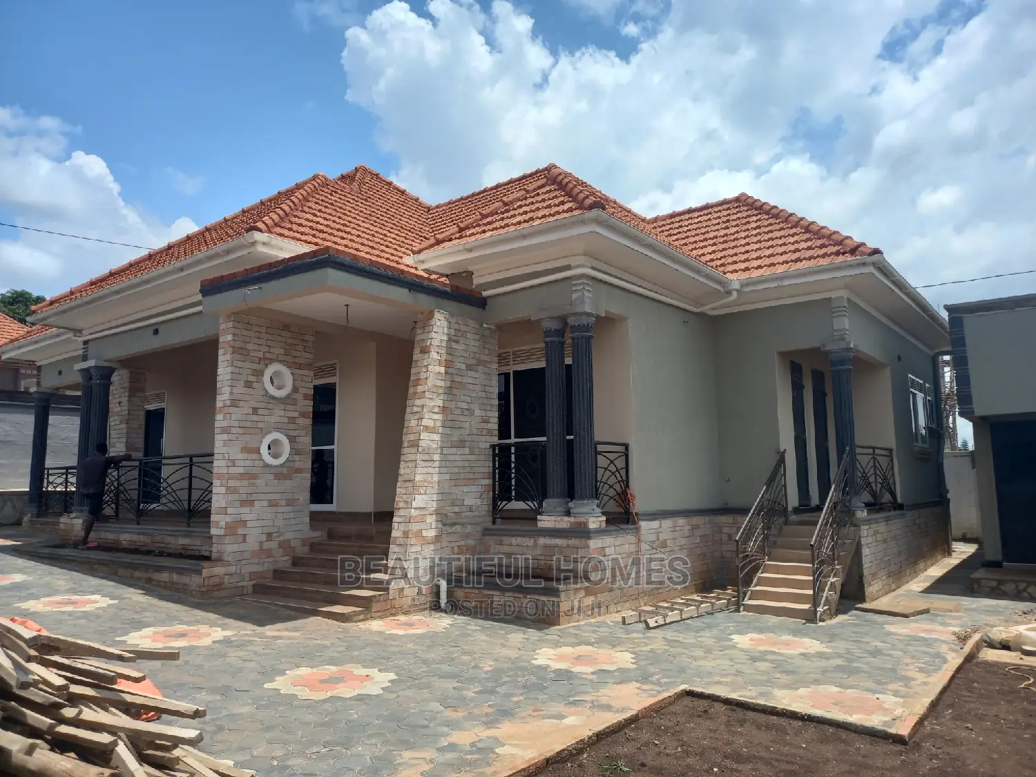 Furnished 4bdrm House in Kira for Sale