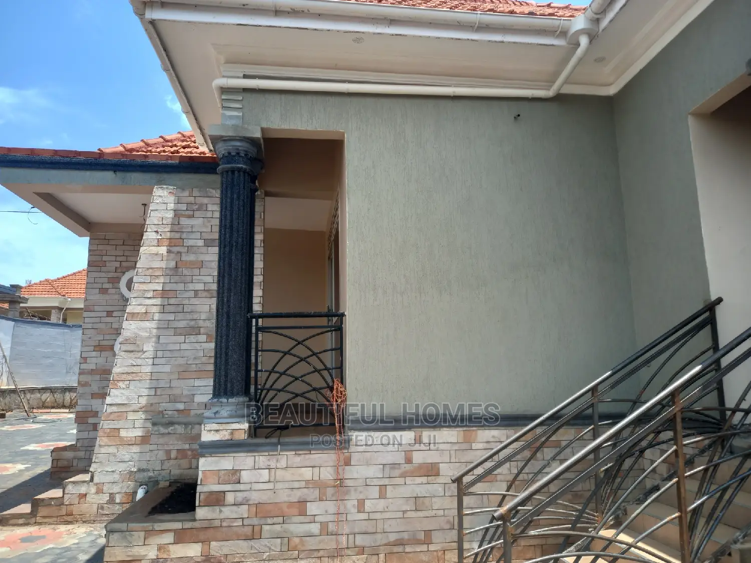 Furnished 4bdrm House in Kira for Sale