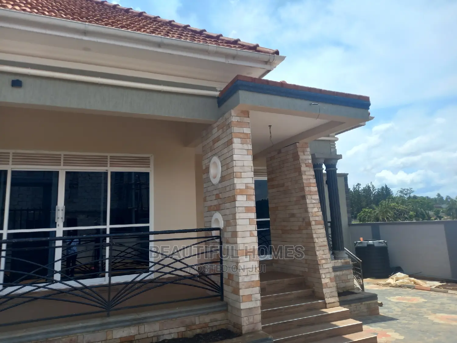 Furnished 4bdrm Bungalow in Kira for sale
