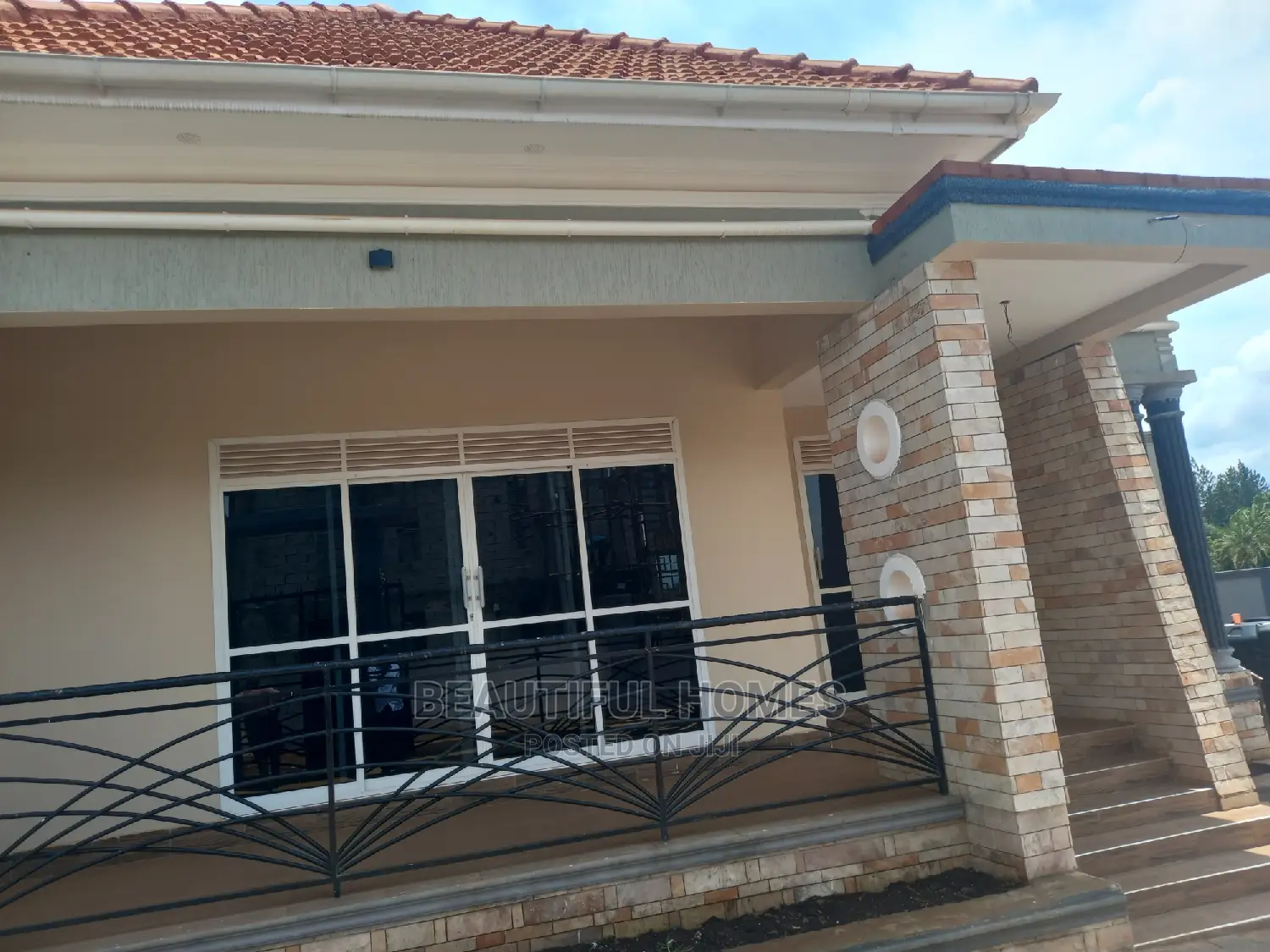 Furnished 4bdrm Bungalow in Kira for sale