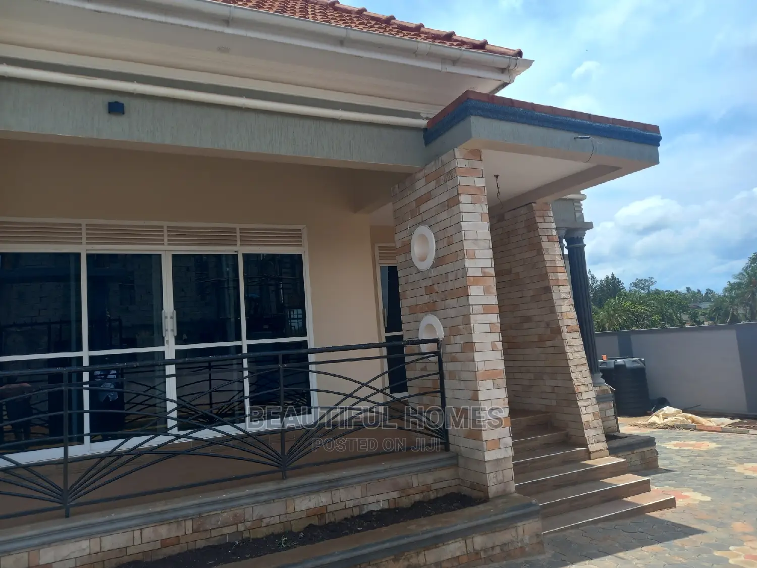 Furnished 4bdrm Bungalow in Kira for sale