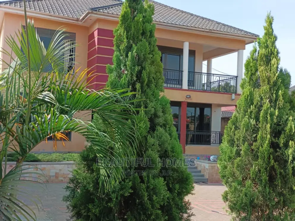 Furnished 5bdrm Duplex in Kira for Sale