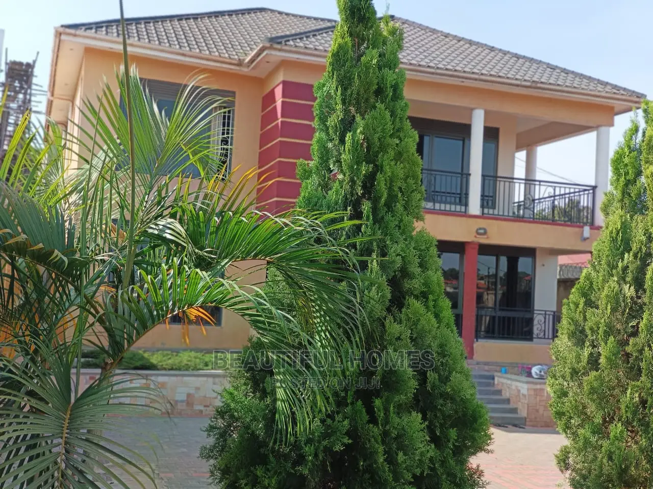 Furnished 5bdrm Duplex in Kira for Sale