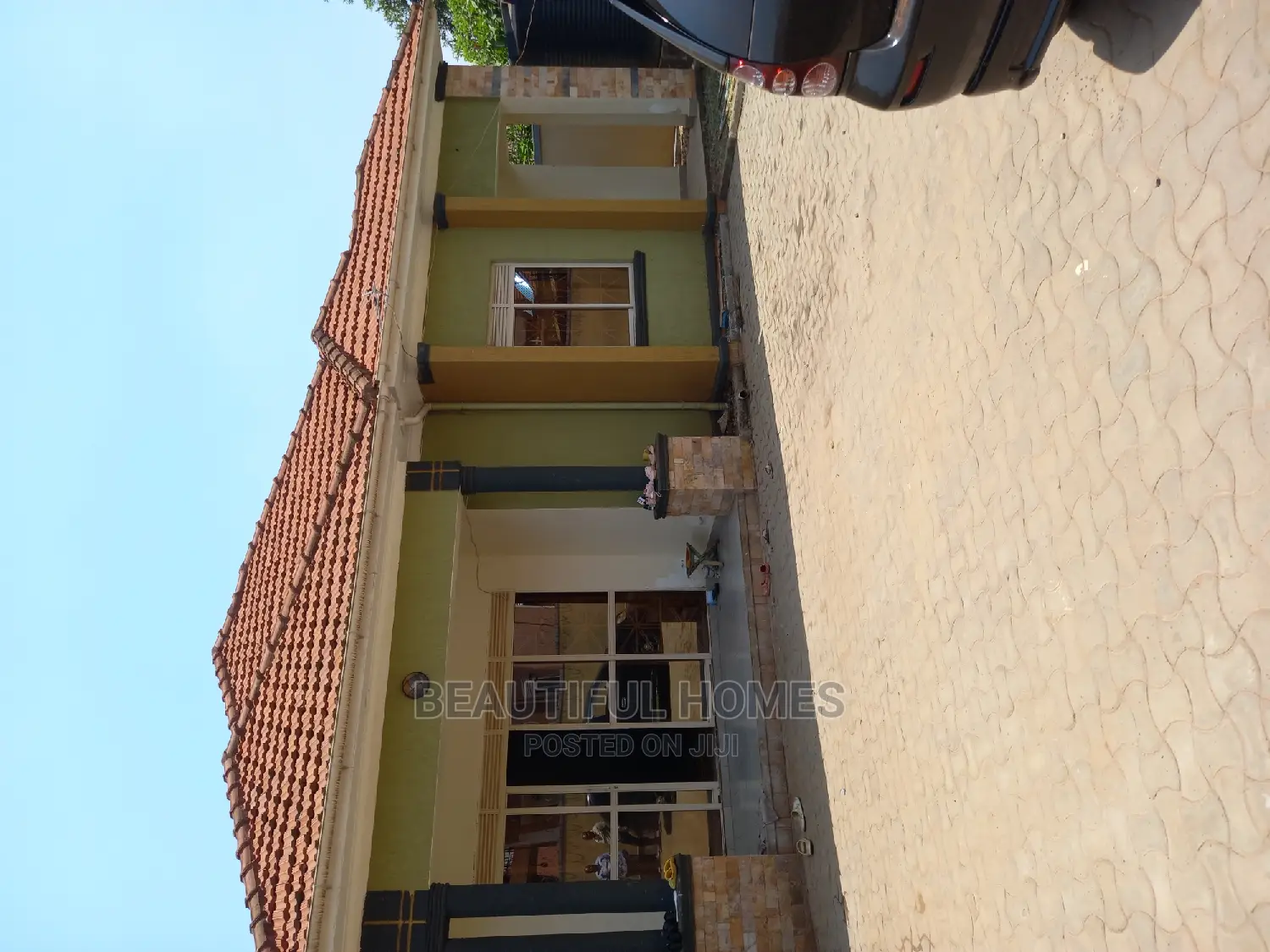 Furnished 4bdrm Bungalow in Kira Tarmack for Sale