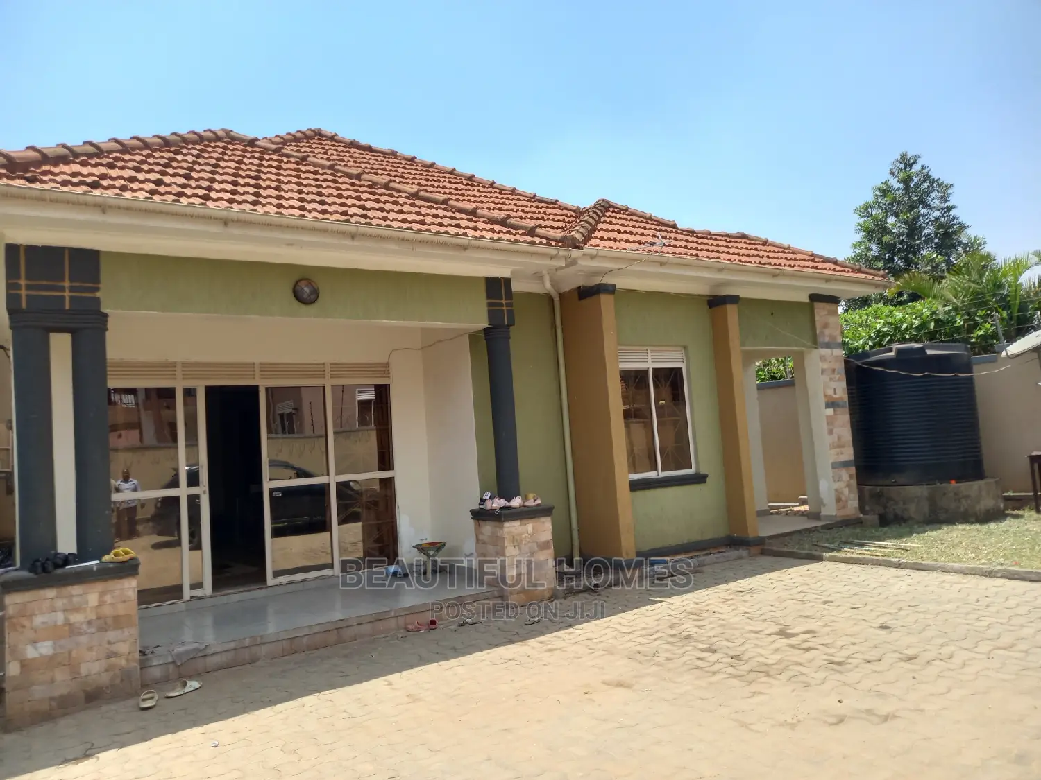 Furnished 4bdrm Bungalow in Kira Tarmacked for Sale