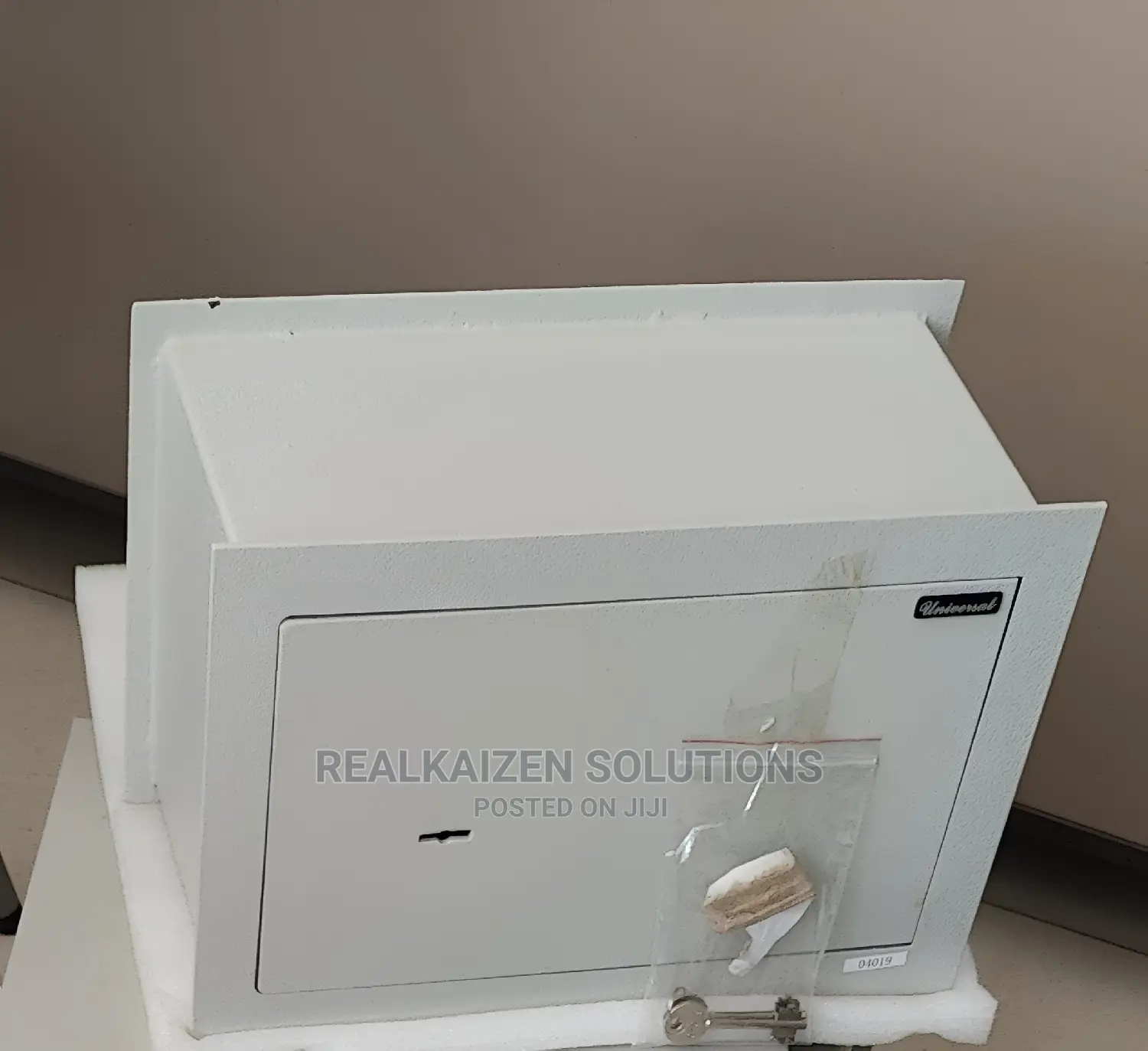 UNIVERSAL Recessed Wall Security Key Operated Safe Vault Box