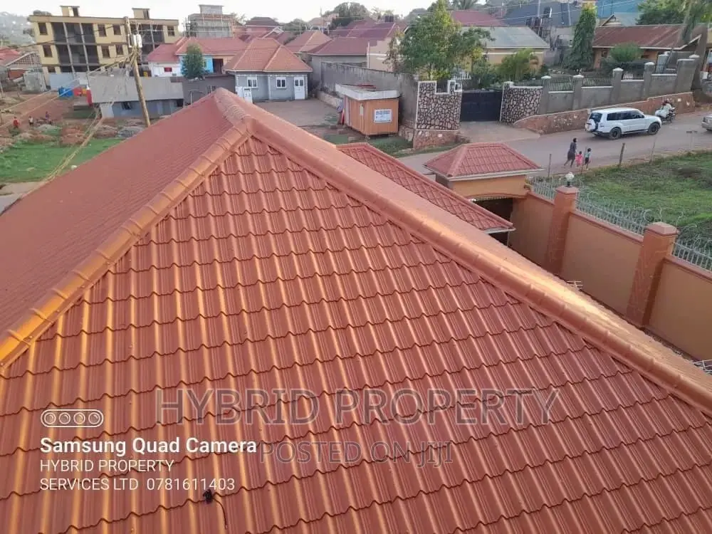Commercial Building for Sale in Nansana Along Hoima Road.