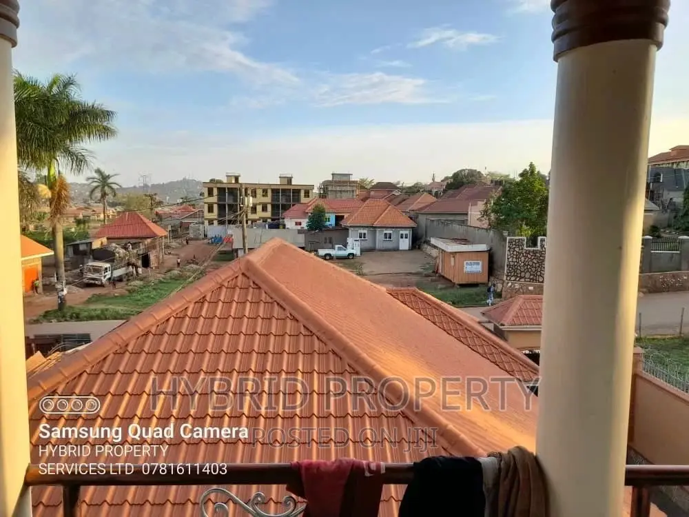 Commercial Building for Sale in Nansana Along Hoima Road.