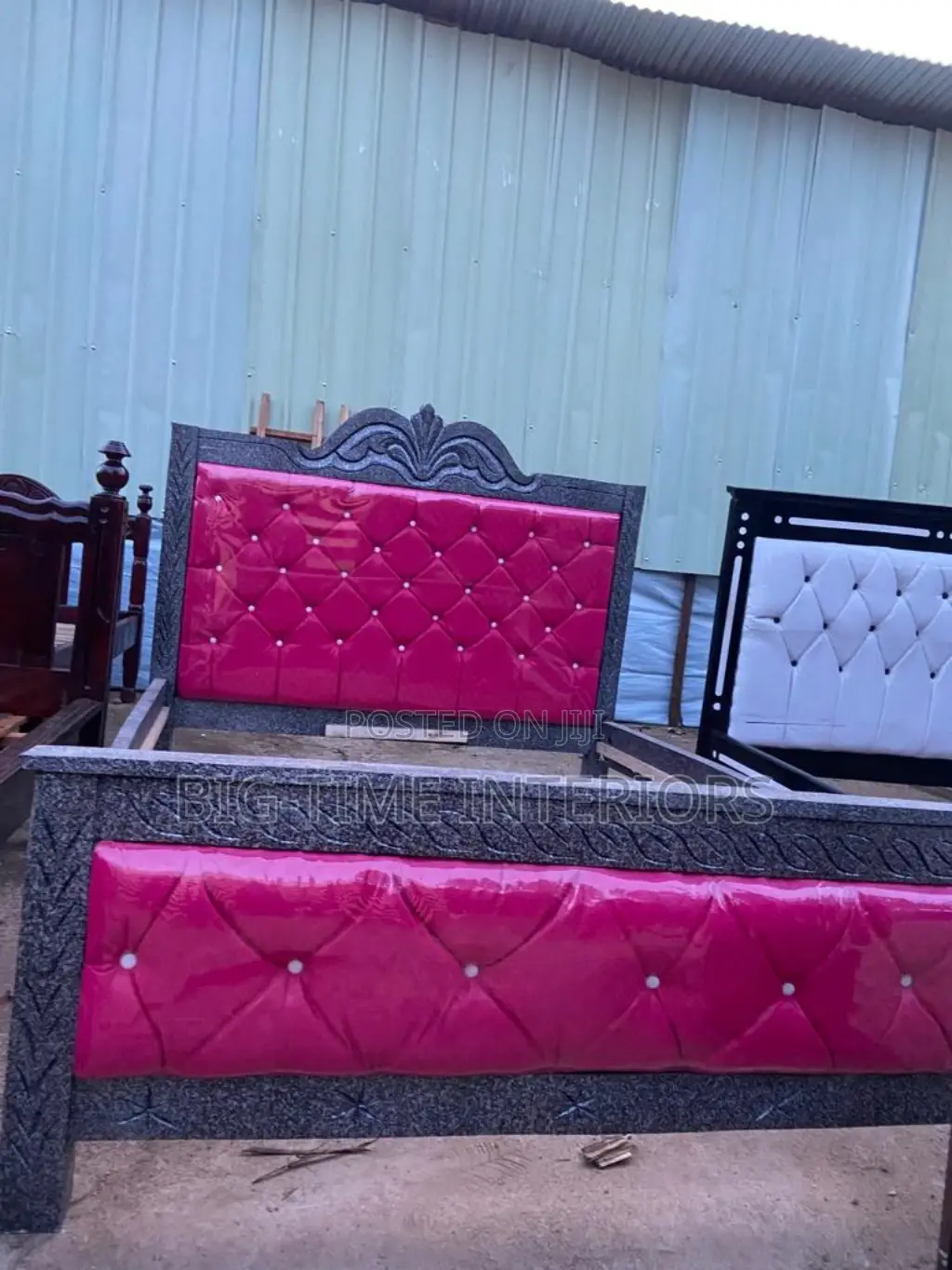 Classy 5*6 Leather Bed-Pink