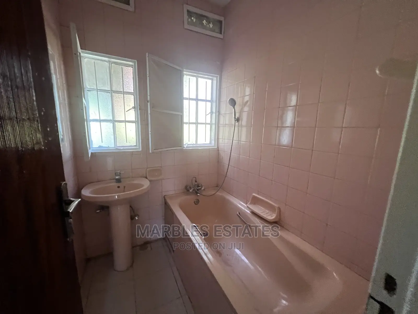 4bdrm Bungalow in Bugolobi, Central Division for Rent